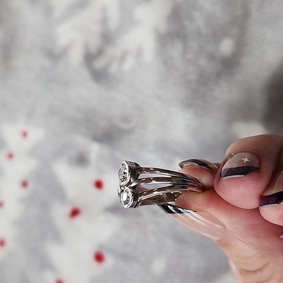 Inspiranza three stone ring size 9 - Picture 3 of 3